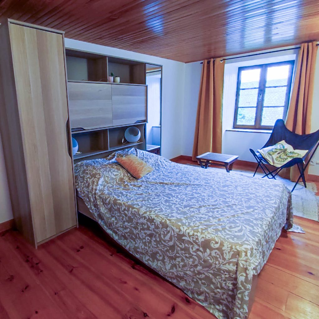 Les chambres du gite location st flour cantal